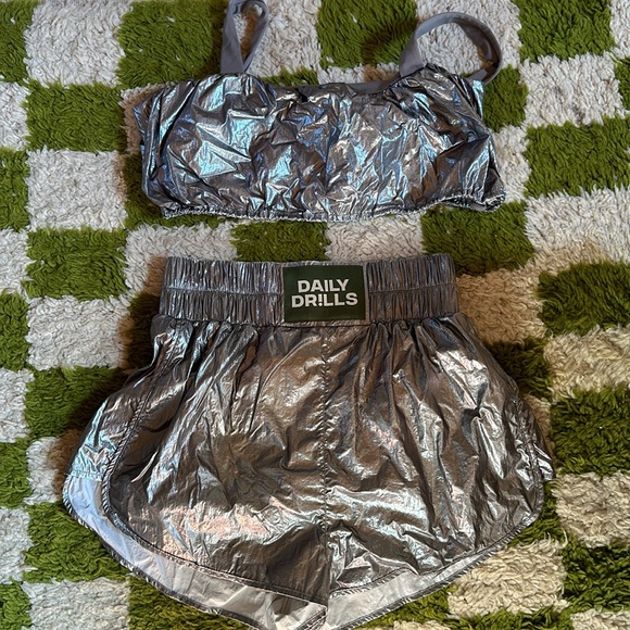 Daily drills Metallic SOLD OUT set✨ - Picture 3 of 6